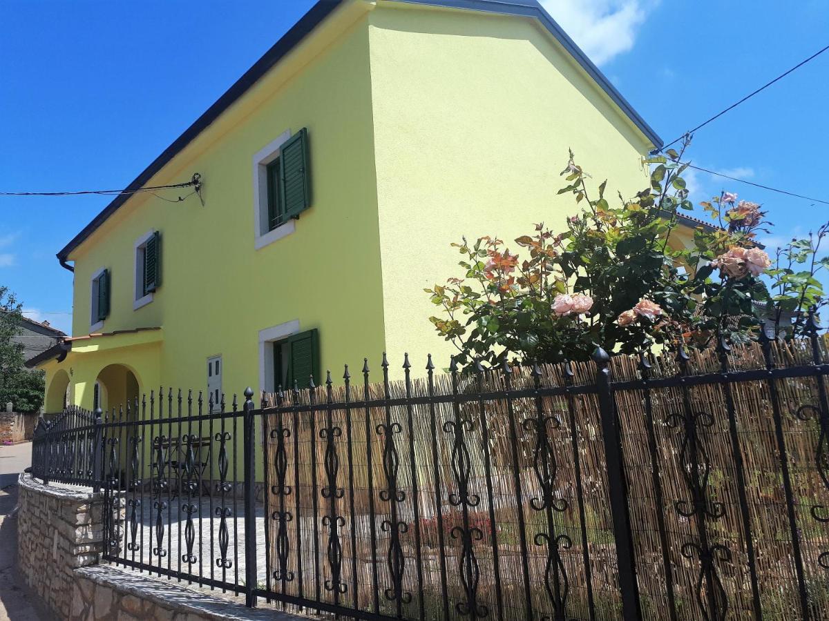 Apartment Terra Rossa Kaštelir Kültér fotó