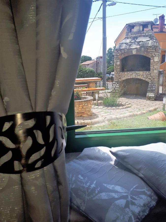 Apartment Terra Rossa Kaštelir Kültér fotó