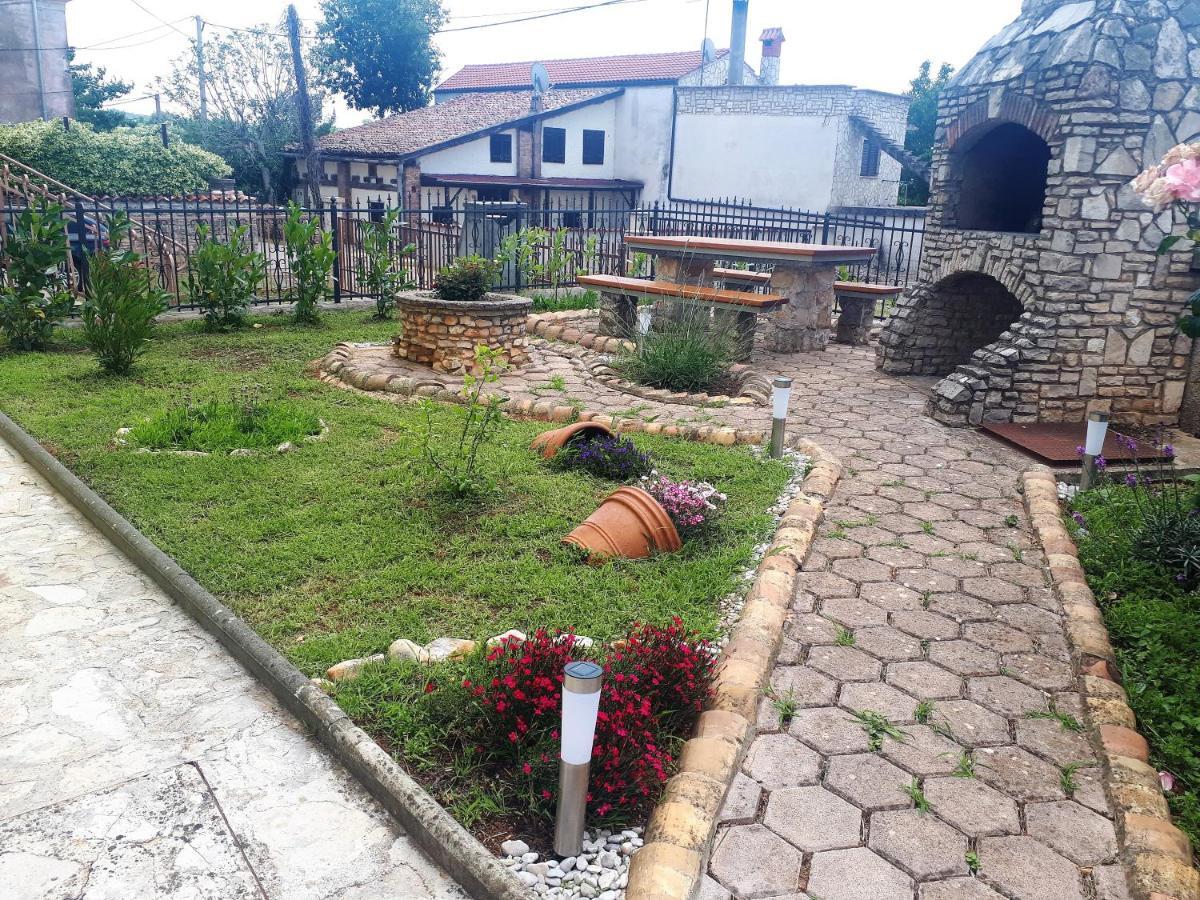 Apartment Terra Rossa Kaštelir Kültér fotó