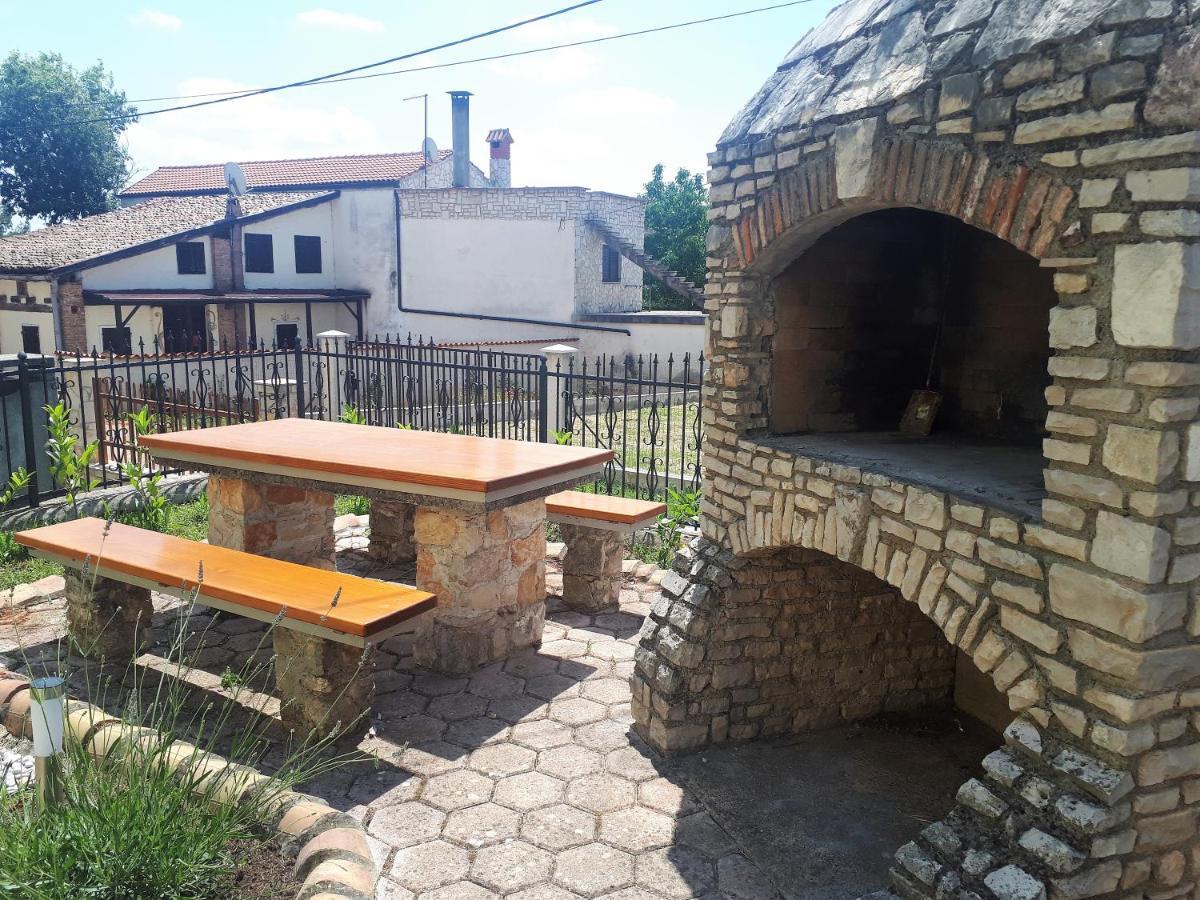 Apartment Terra Rossa Kaštelir Kültér fotó